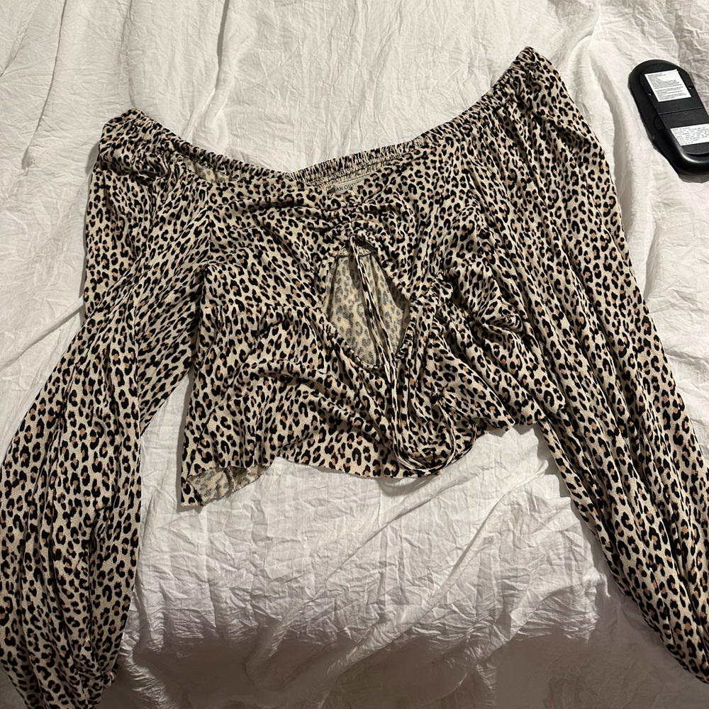 Size small cheetah print crop top. Long loose sleeves.